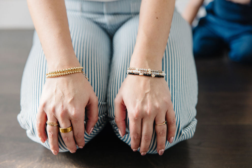 Daisy May Bracelet (Black 2MM + 4MM Beads)