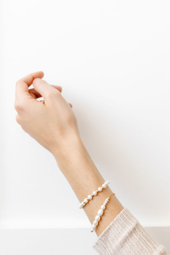 Load image into Gallery viewer, Freshwater Pearl Arc Adult Bracelet

