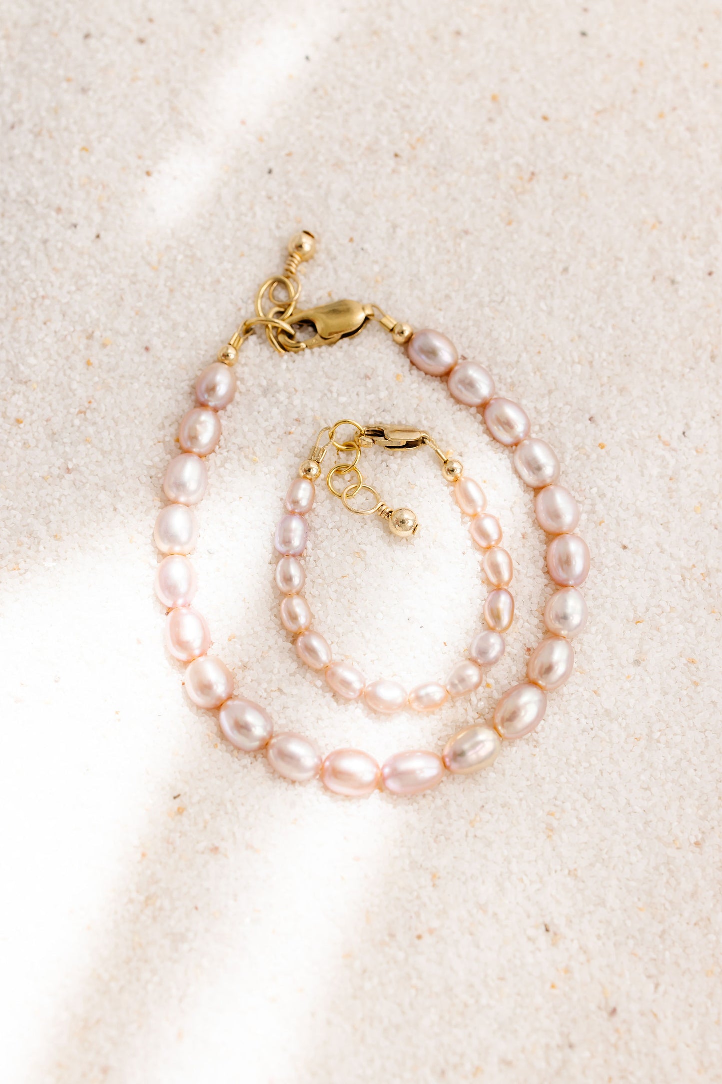 Load image into Gallery viewer, Blush Pearl Mom + Mini Bracelet Set (6MM + 8MM Beads)
