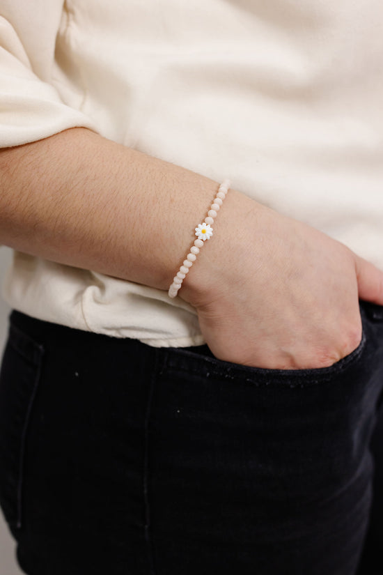 Daisy Adult Bracelet (Seashell 4MM Beads)