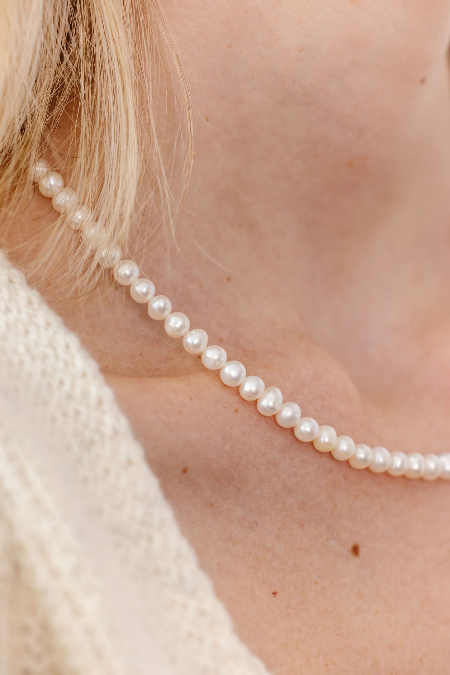 Load image into Gallery viewer, Freshwater Pearl Necklace (6MM Beads)
