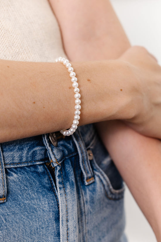 Load image into Gallery viewer, Freshwater Pearl Mom + Mini Bracelet Set (6MM Beads)
